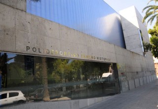 Los desfibriladores llegan “tarde y mal” a las instalaciones deportivas de la Cádiz