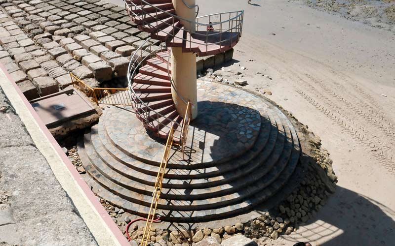 Cerrada la escalera de caracol de la playa por “seguridad” ante la