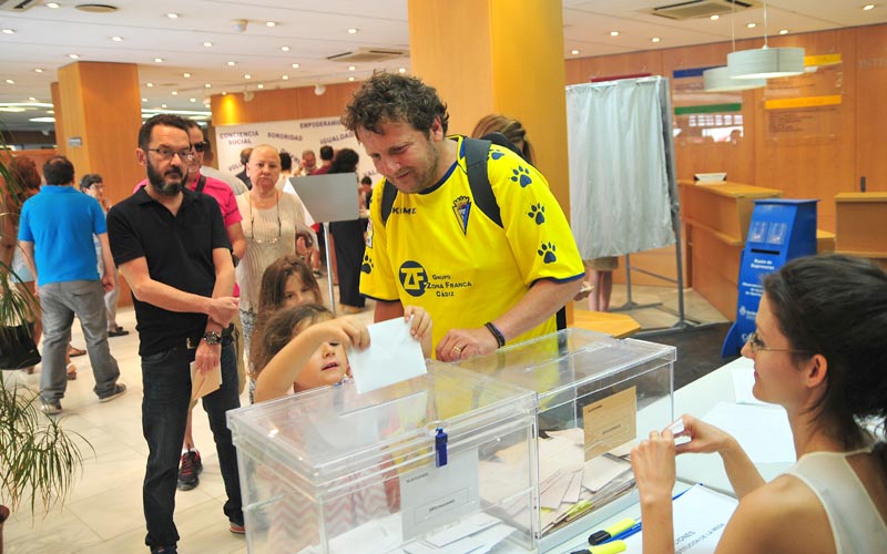 26jvotandoeleccionescadjun16-eu5
