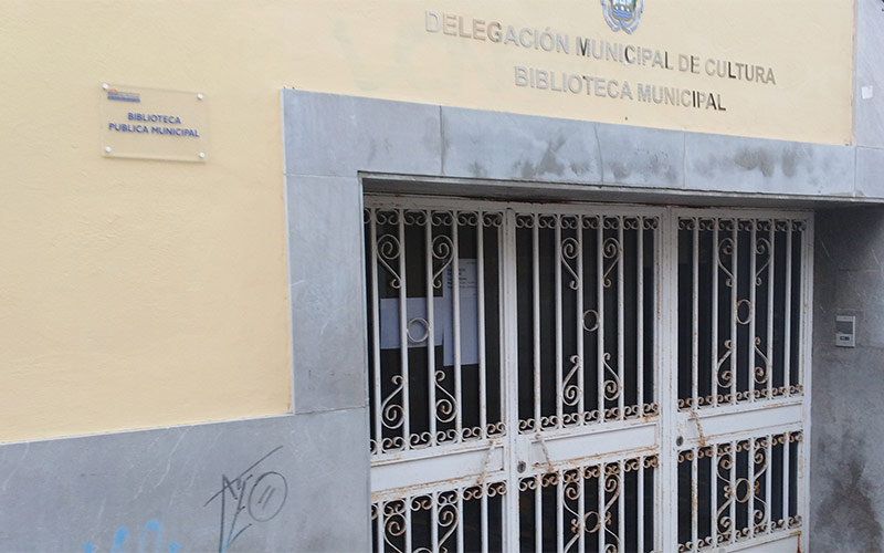 IU a Cavada: “mejor tener bibliotecas dignas que grandes avenidas de alquitrán, mejor invertir en economía social que en la especulativa”