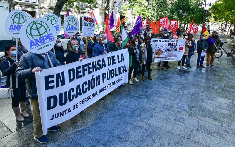 “No son alumnos de segunda”: protesta en Cádiz para evidenciar la “precaria” atención al alumnado NEAE; Educación replica con cifras