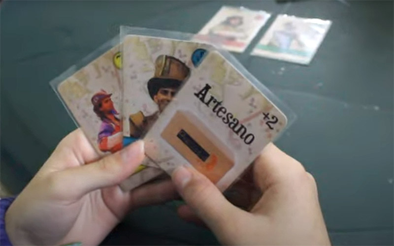 Dos jóvenes idean un juego de cartas carnavalero y buscan recaudar vía crowdfunding un mínimo de 3.500 euros para hacerlo realidad