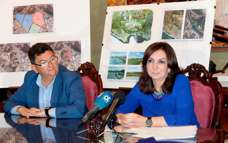Sánchez y Corrales en una comparecencia conjunta en 2014 / FOTO: Ayto.