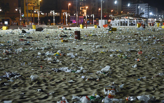 La arena, tras el desalojo a las seis de la madrugada / FOTO: Ayto. de Cádiz