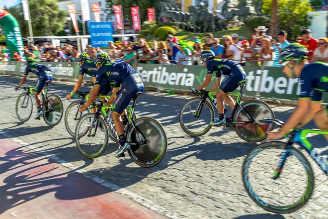 El equipo Movistar calentando antes de la crono de Jerez / FOTO: David Acosta