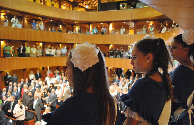 El teatro isleño presentó una gran entrada, al menos al inicio del acto / FOTO: DBC