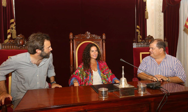 Oksman y López, junto a Castillo, en el salón de plenos / FOTO: Eulogio García