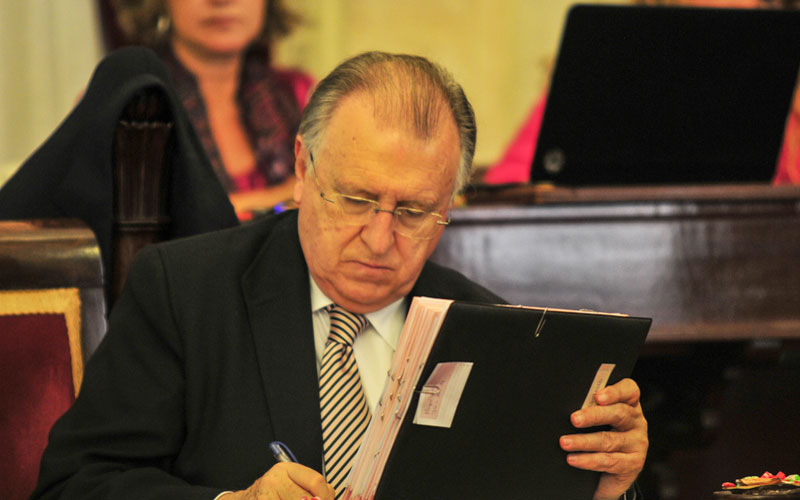 Blas Fernández concentrado en un pleno / FOTO: Eulogio García