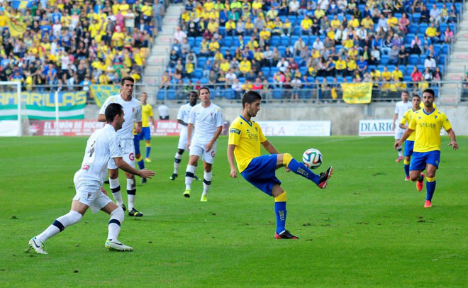 El juego del Cádiz se ganó esta vez el reconocimiento de la afición / FOTO: Eulogio García