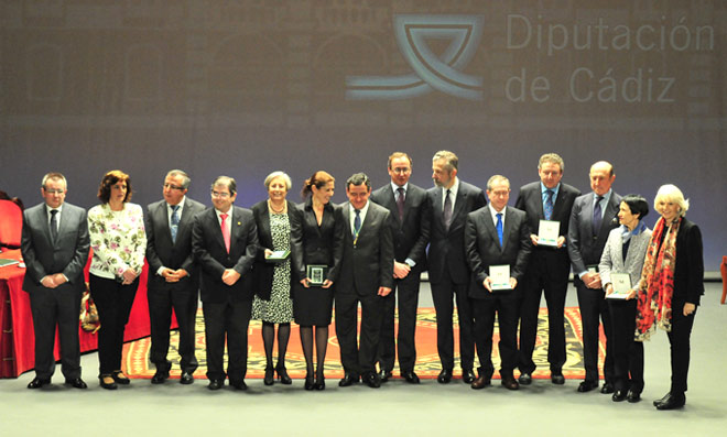 Foto de familia con los reconocidos este Día de la Provincia / FOTO: Eulogio García