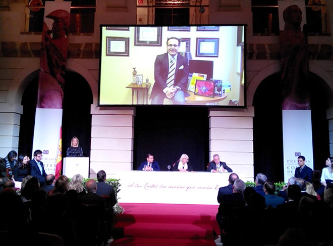 Alfredo Quiñones, agradeciendo el premio en un video / FOTO: Eulogio García