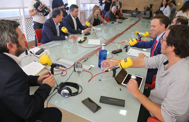 Momentos previos a la grabación de la tertulia / FOTO: Ayto. de Rota