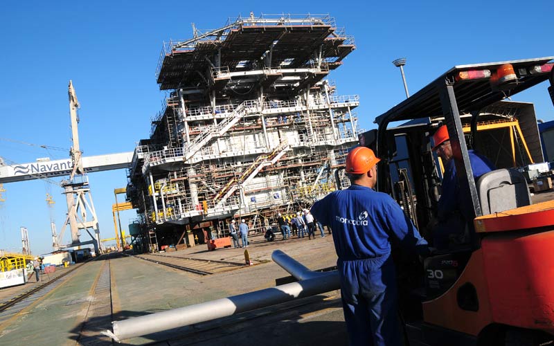 En plena construcción de una plataforma en Matagorda / FOTO: Eulogio García