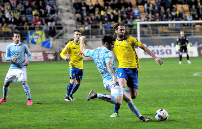 El ex del Melilla David Sánchez debutó con la camiseta amarilla / FOTO: Eulogio García