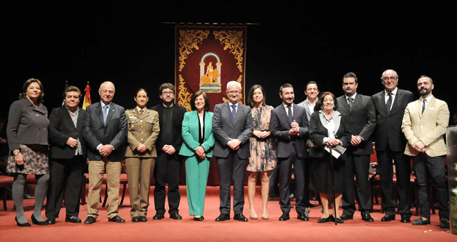 Y la foto de familia de premiados y autoridades / FOTO: Junta de Andalucía