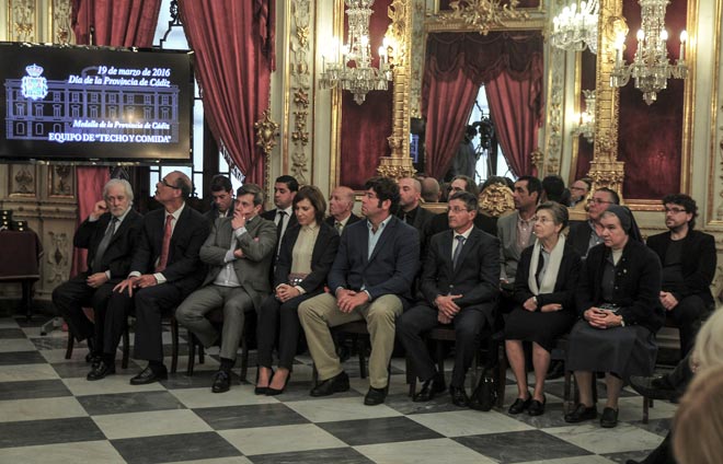 Todos los reconocidos en este Día de la Provincia, atentos al acto / FOTO: Eulogio García