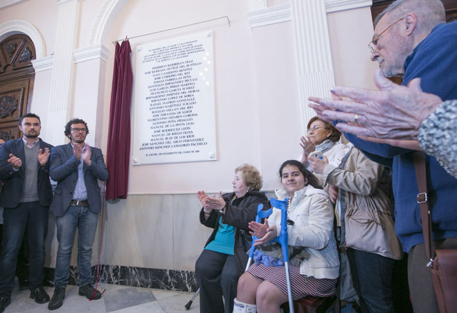 Familiares y descendientes de los ediles asesinados tambiién han estado presentes en el acto