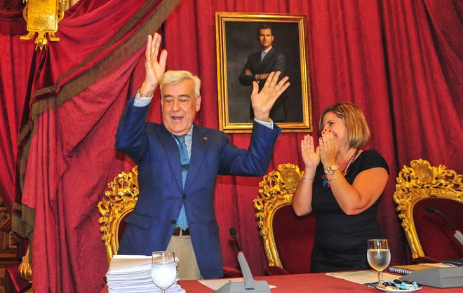 Joaquín Fernández, secretario de la Diputación, ha asistido a su último pleno / FOTO: Eulogio García
