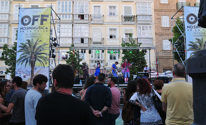 La iniciativa 'OFF No Sin Música' ambientó cuatro plazas del centro / FOTO: Eulogio García