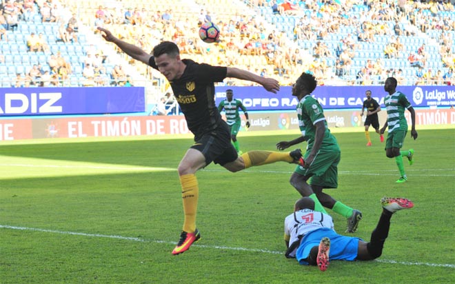 Un lance del partido entre madrileños y nigerianos / FOTO: Eulogio García