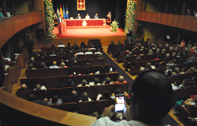 El Real Teatro de Las Cortes, engalanado para la ocasión / FOTO: DBC