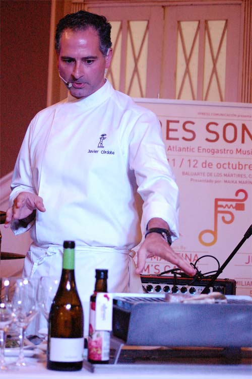 El chef Javier Córdoba cocinando en directo / FOTO: Patricia Mesa