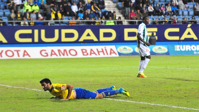 El jerezano Güiza se lamenta tras otra ocasión fallada / FOTO: Eulogio García