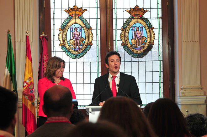 La presidenta y el alcalde intervienen ante los periodistas / FOTO: Eulogio García