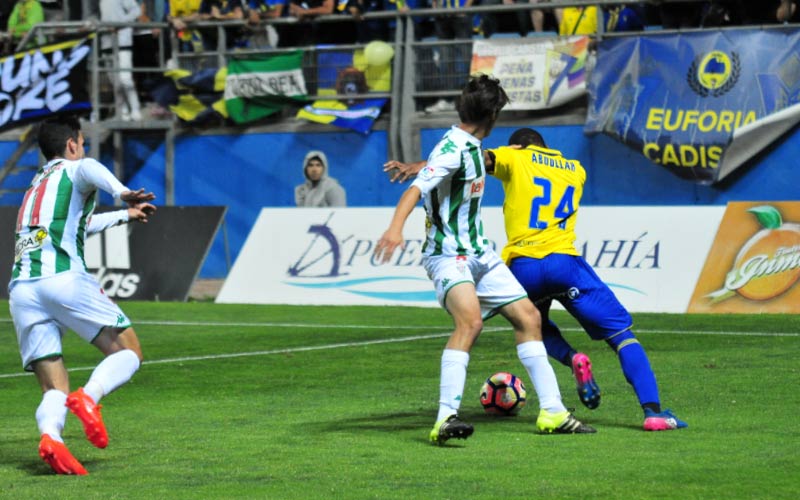 Una acción de Abdullah dejando atrás a los rivales / FOTO: Eulogio García