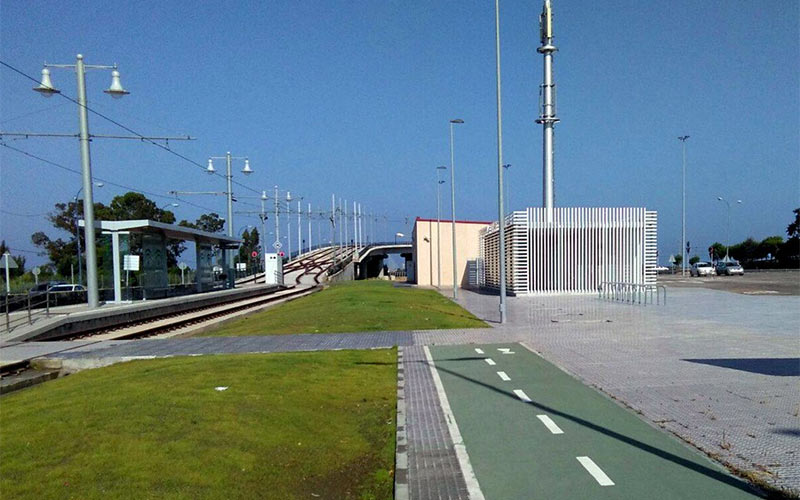 Detalle del edificio destinado a parada intermodal, cerrado / FOTO: Junta