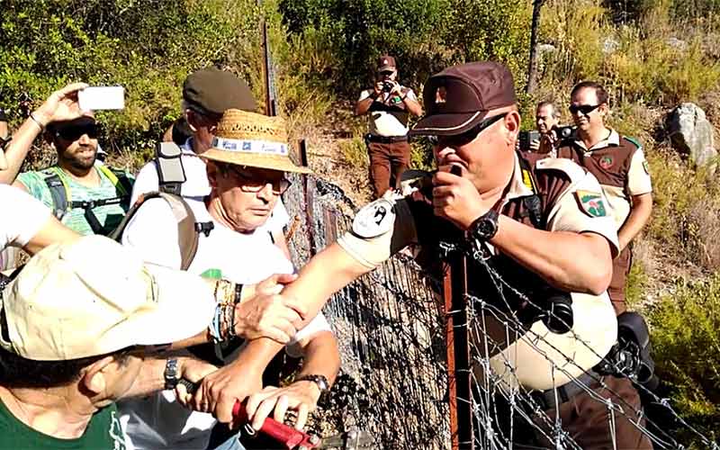 Clavero participando en una pasada protesta contra caminos ilegales