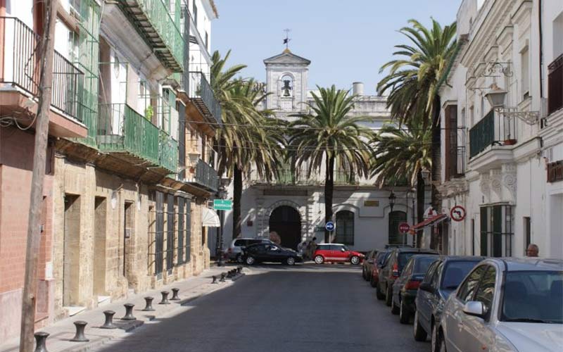 El antiguo hospital, al fondo