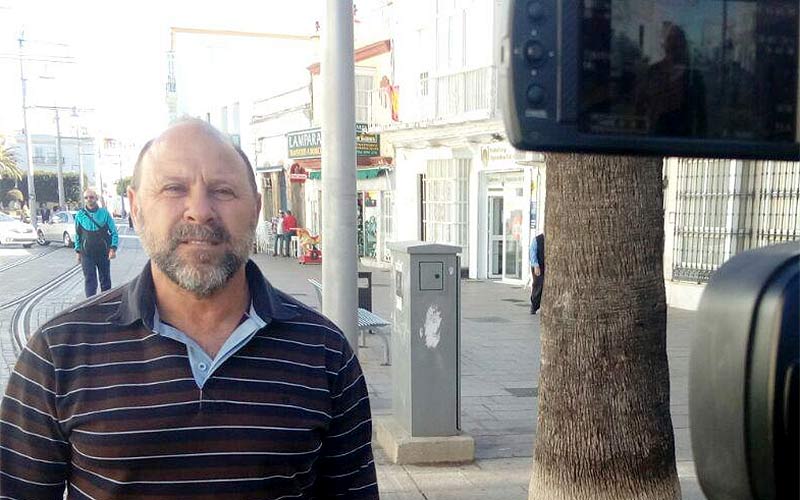 El candidato de IU en una pasada comparecencia en plena calle Real / FOTO: IU