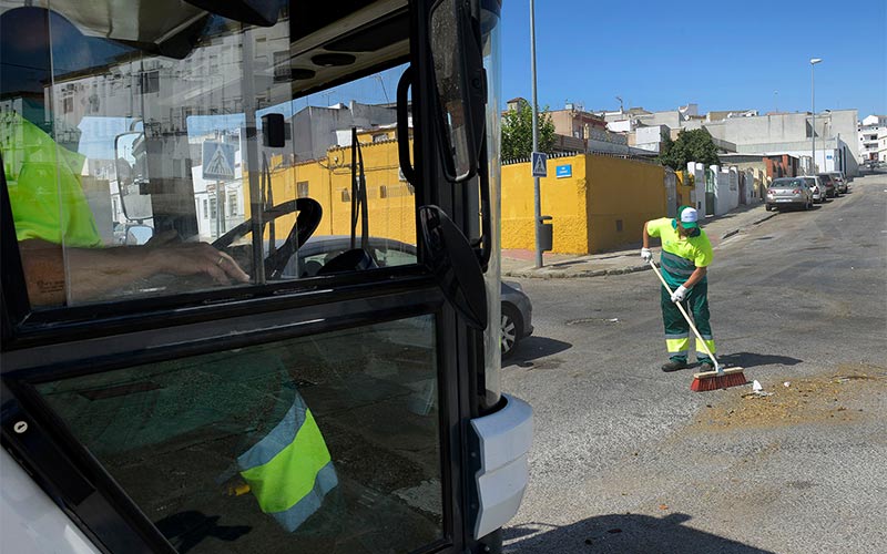 Operarios de limpieza / FOTO: Ayto.