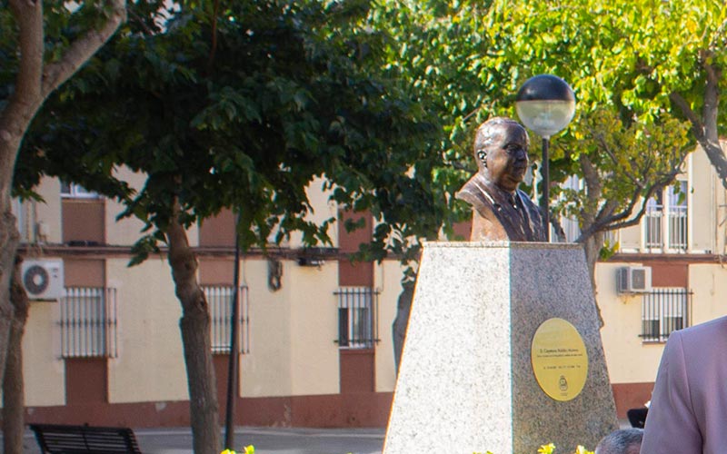 Busto del alcalde republicano junto a la avenida que lleva su nombre / FOTO: Ayto.