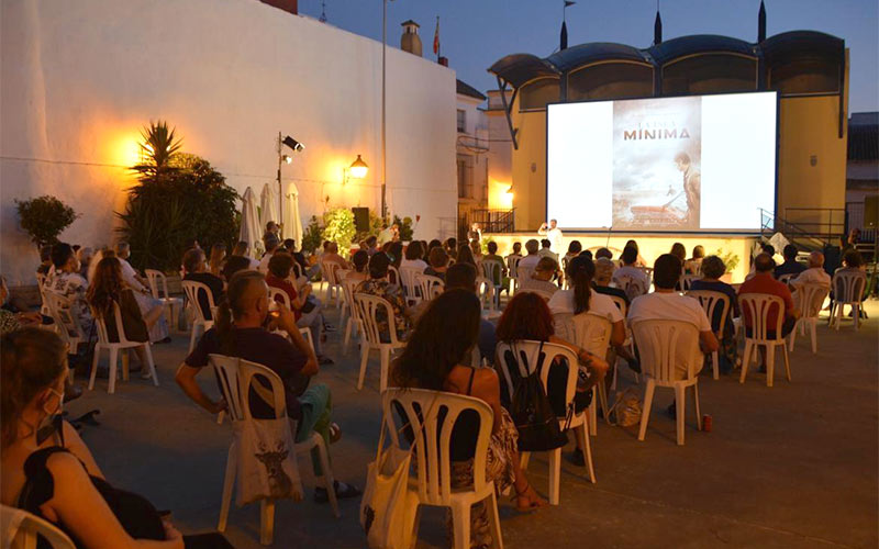 Proyección en el antiguo cine un pasado verano