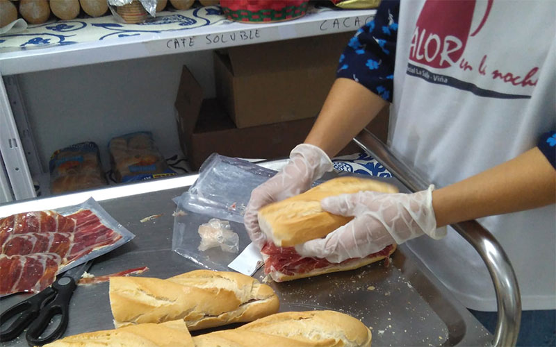 Calor en la Noche lleva siete años ofreciendo desayunos al colectivo / FOTO: cedida