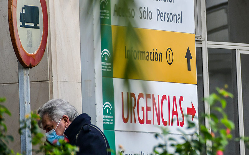 Uno de los accesos al Hospital Puerta del Mar / FOTO: Eulogio García