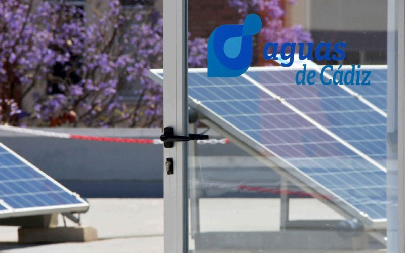 Placas solares en la azotea de la sede de la empresa municipal / FOTO: Ayto.