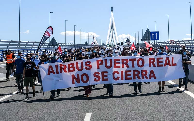 Cruzando el segundo puente el Primero de Mayo