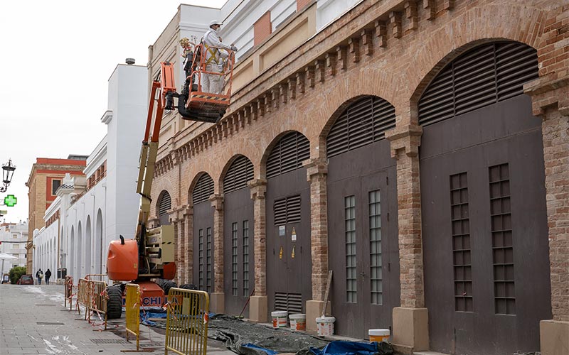 Trabajos de pintura años atrás en la zona que espera su reforma / FOTO: Ayto.