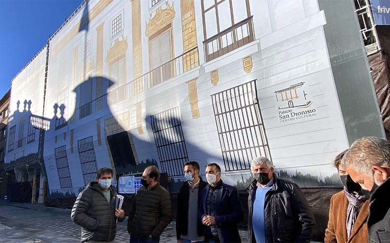 Durante los pasados trabajos de obras de reforma de la fachada del Palacio de La Condesa de Casares / FOTO: Ayto.