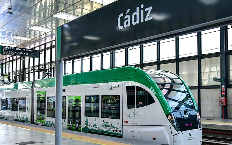 La primera llegada del tranvía a la estación término de Cádiz / FOTO: Eulogio García