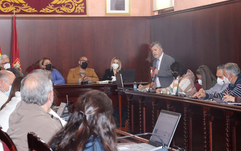 El concejal de Hacienda interviniendo en un pasado pleno / FOTO: Ayto.