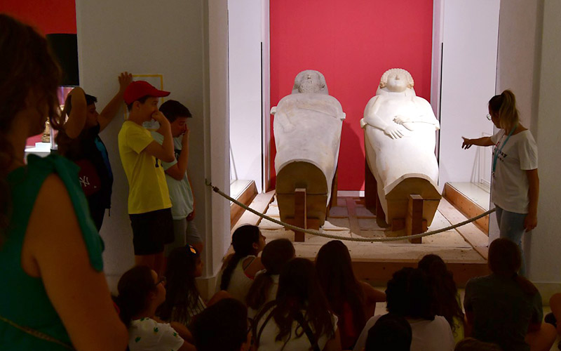 Una pasada visita escolar al Museo de la plaza Mina / FOTO: Eulogio García