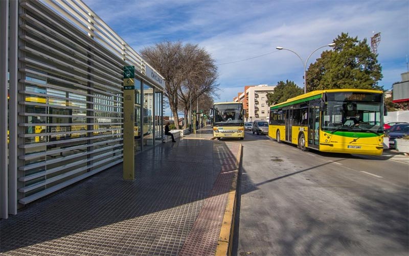 Autobuses junto al apeadero del río / FOTO: Ayto.