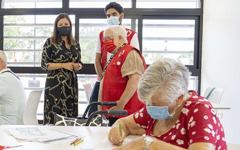 La alcaldesa en una pasada visita a instalaciones de la Cruz Roja / FOTO: Ayto.