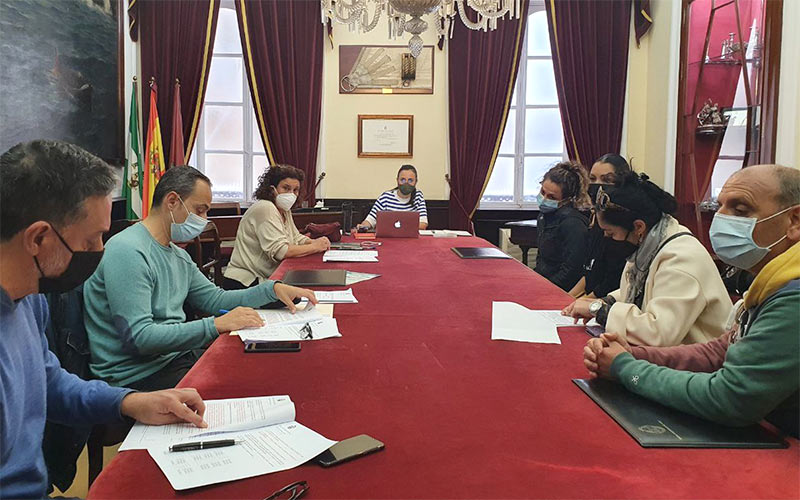 Cazalilla reunida con colectivos implicados en el concurso / FOTO: Ayto.