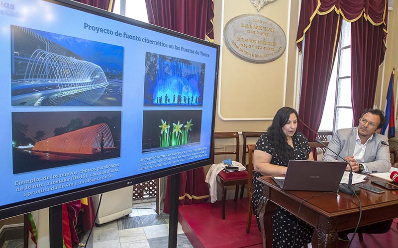 Presentando el ambicioso proyecto de remodelación de la fuente / FOTO: Ayto.