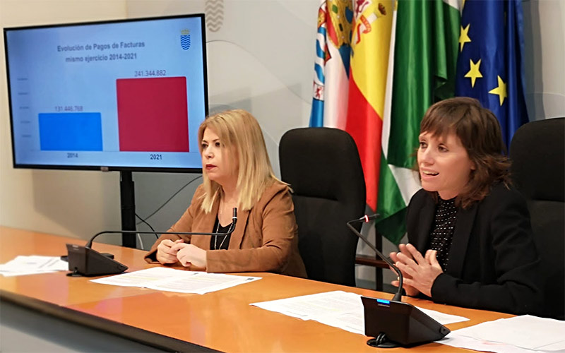 La alcaldesa junto a la edil de Hacienda, en rueda de prensa / FOTO: Ayto.